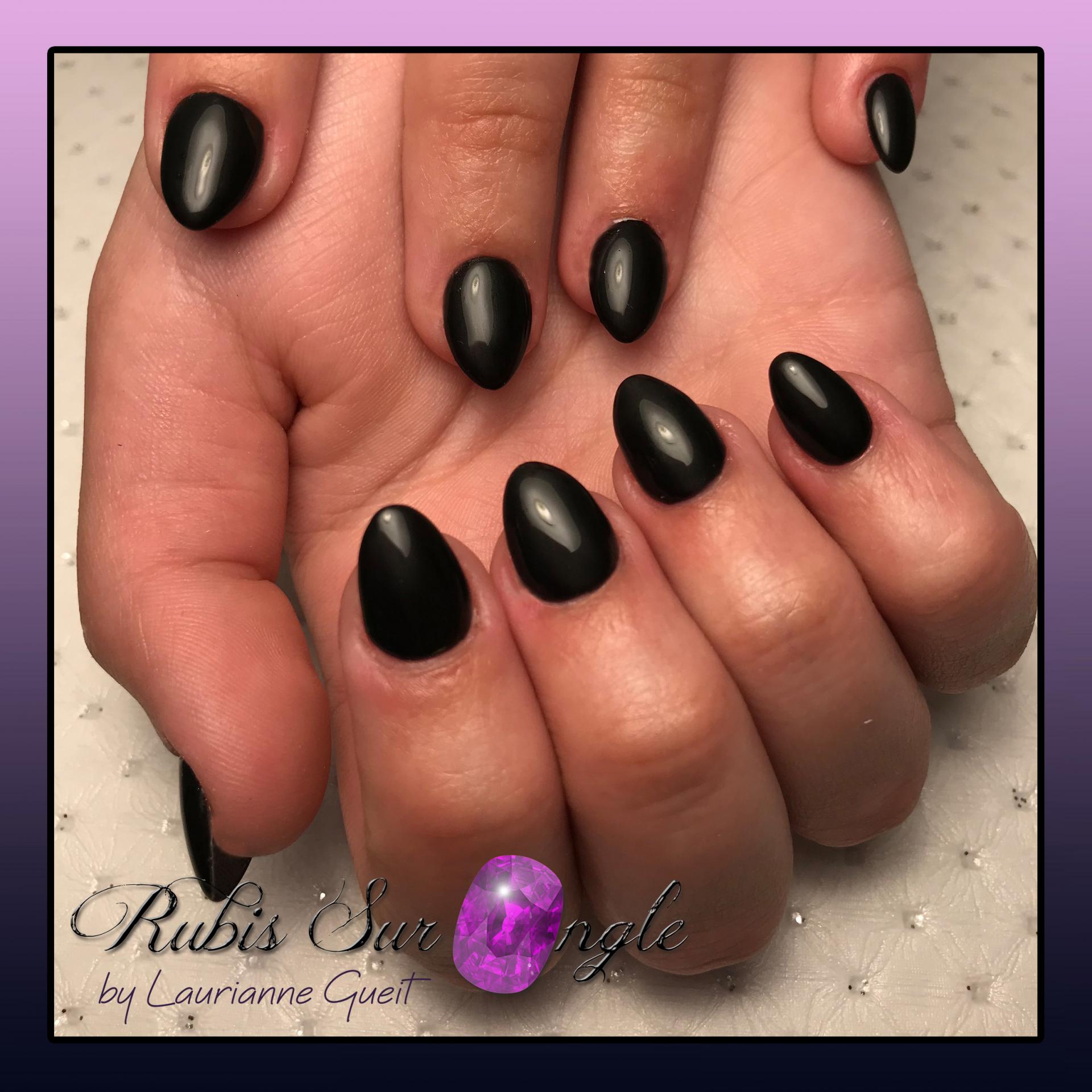 Rubis Sur Ongle Nail Art Noir