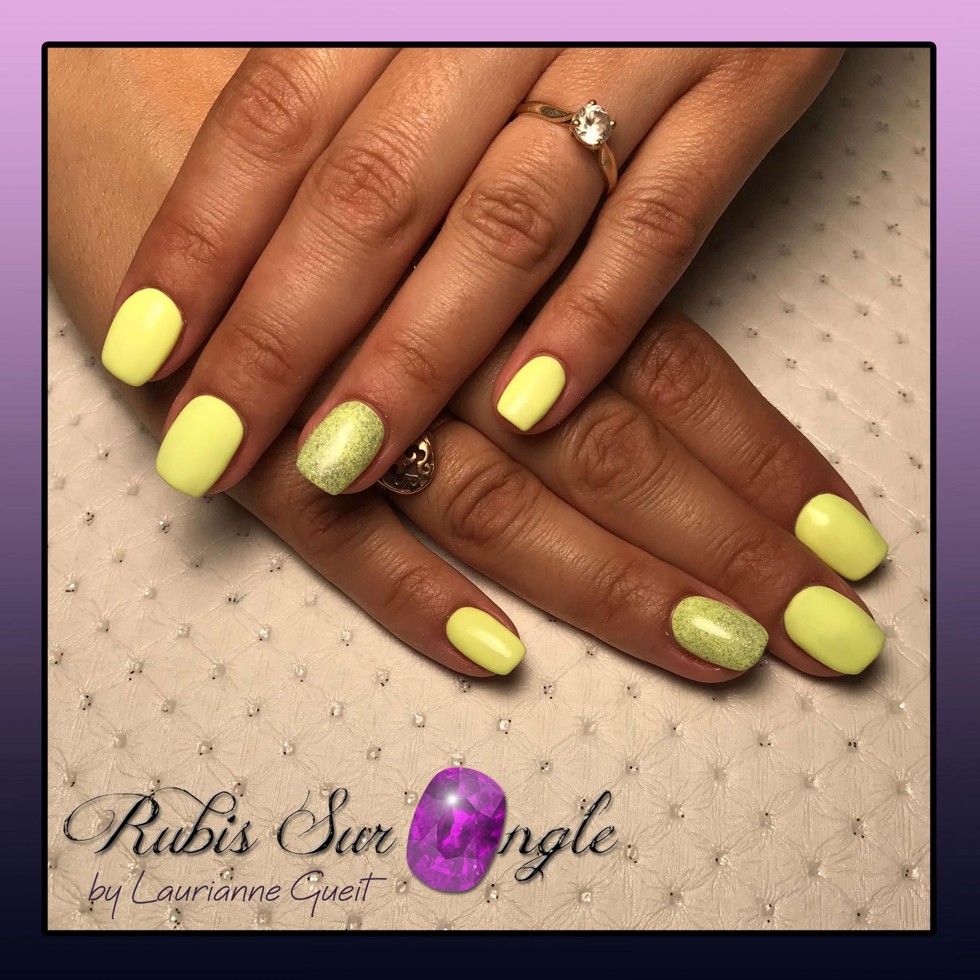 Rubis Sur Ongle Nail Art Jaune