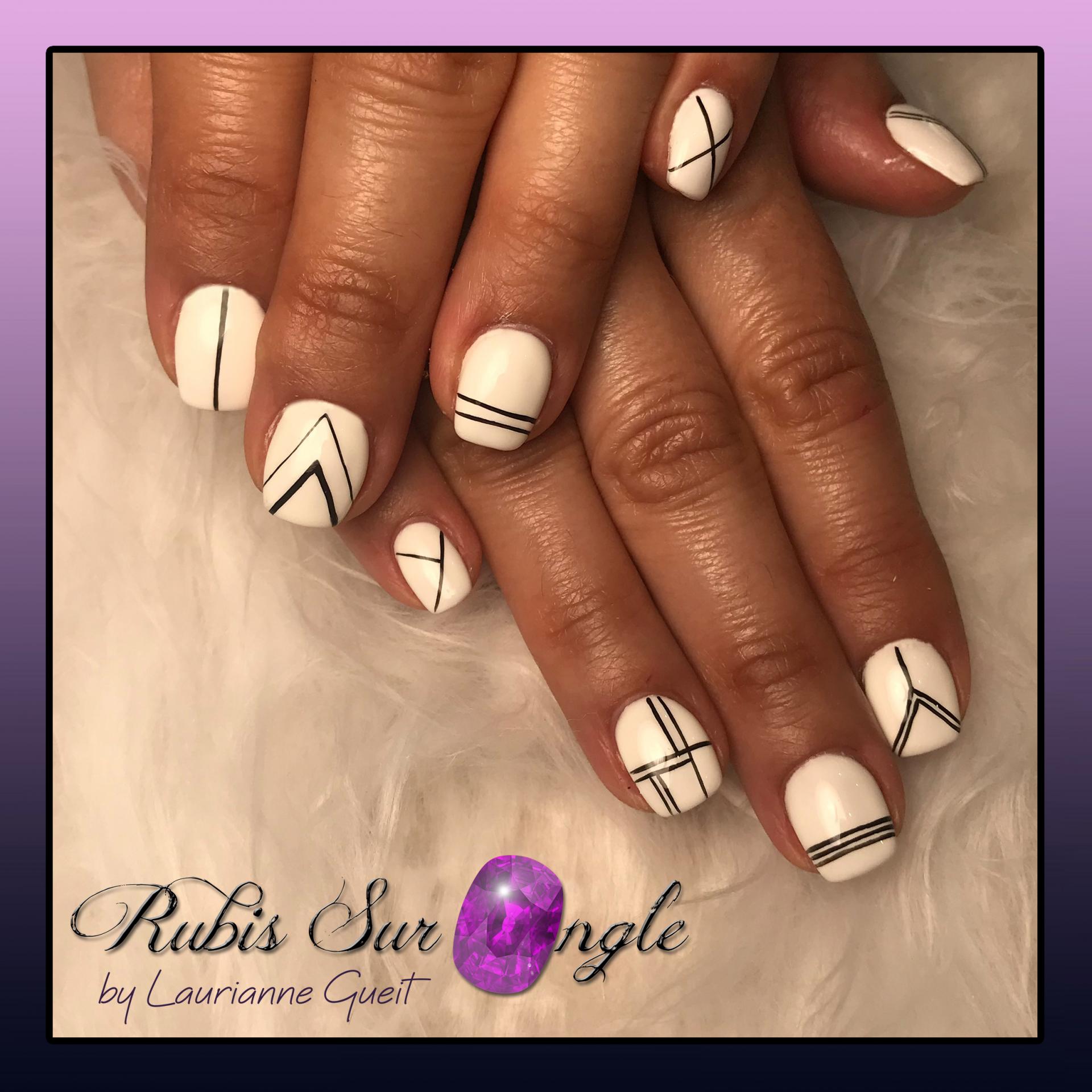 Rubis Sur Ongle Nail Art Graphique 