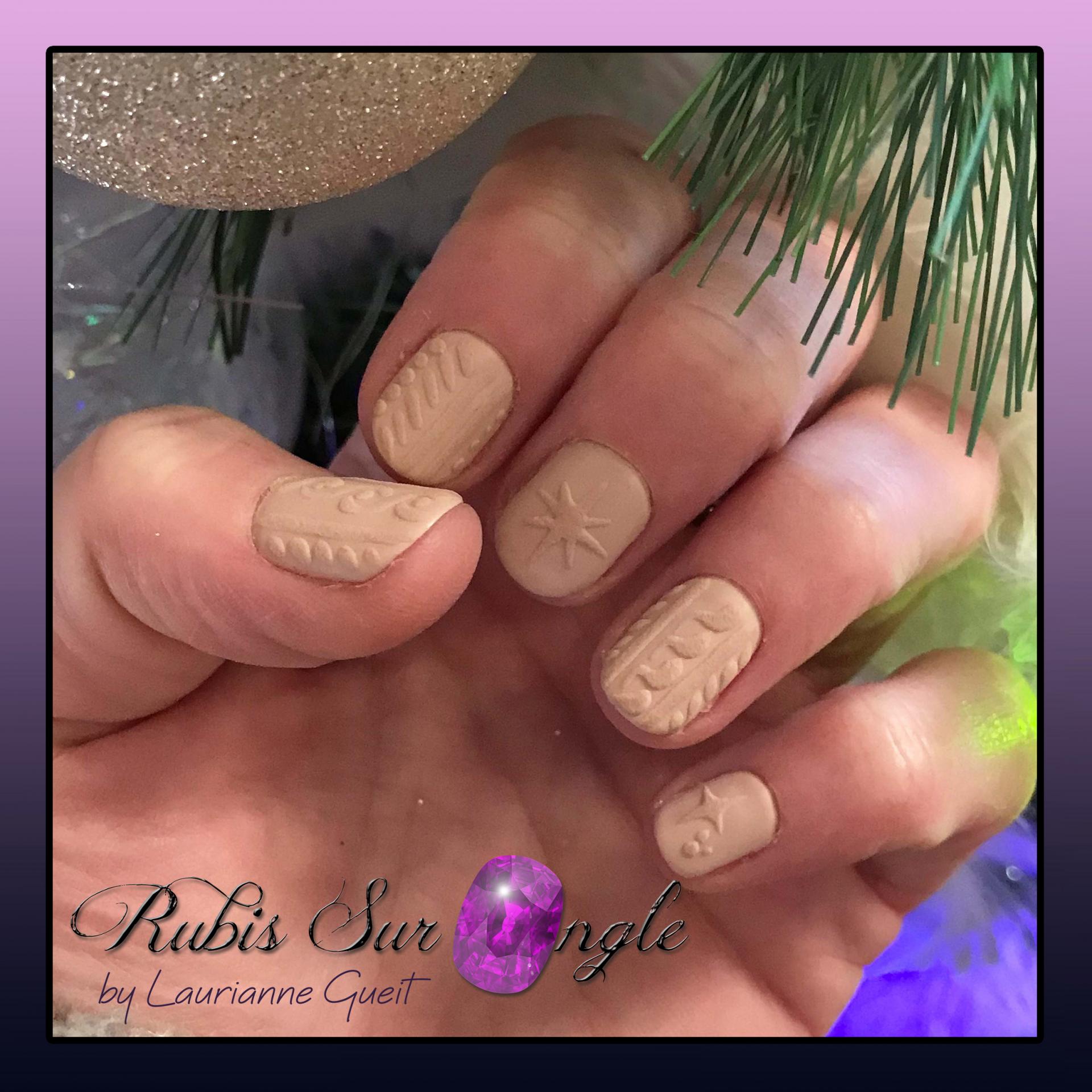 Rubis-Sur-Ongle-Effet-pull-Sweater-Nails