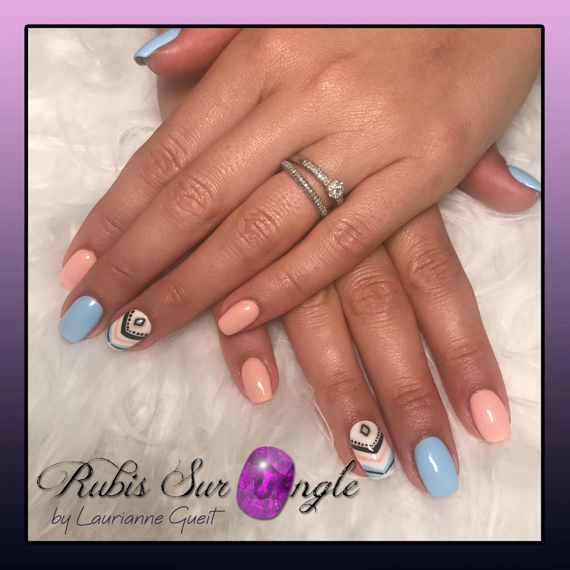 Rubis-Sur-Ongle-Nail-Art-Bleu-Rose-Pastel