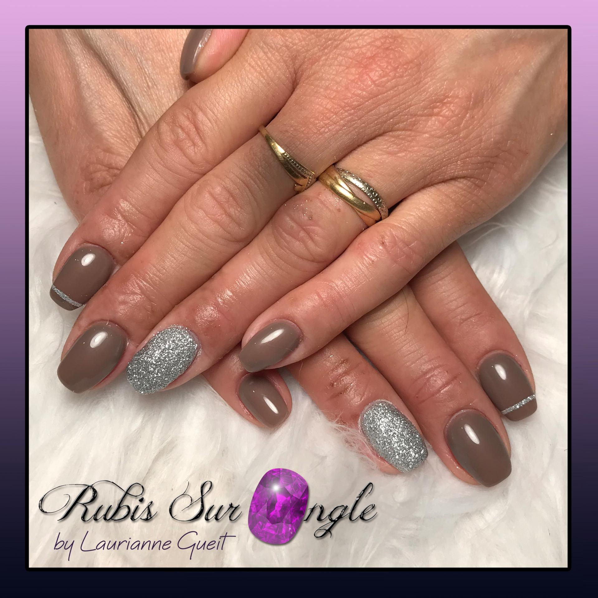 Rubis-Sur-Ongle-Nail-Art-Taupe-Argent-Effet-Sucre